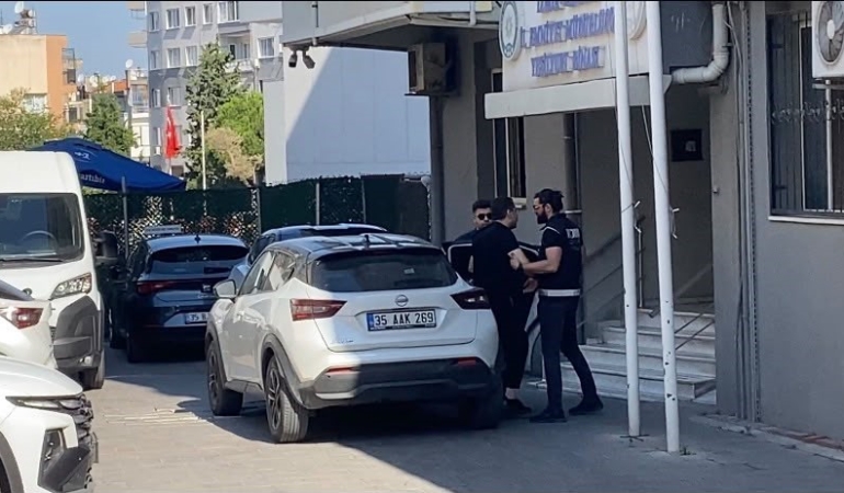izmirde-belediyelere-operasyonunun-altindan-yine-veli-agbaba-cikti-NrzT6QQy.jpg
