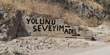 izmirde-bozuk-yol-isyan-ettirdi-vatandas-cileyi-duvarlara-yazdi-s6Y8RNCd.jpg