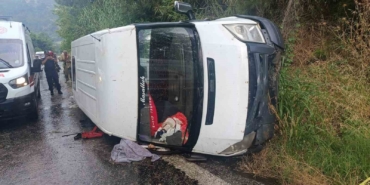 izmirde-isci-servisi-devrildi-1-olu-2si-agir-10-yarali-FbHcQzqL.jpg