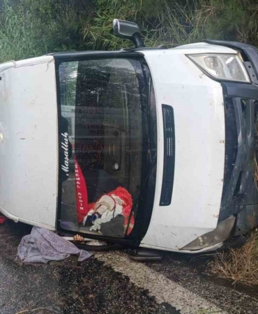 izmirde-isci-servisi-devrildi-1-olu-2si-agir-10-yarali-FbHcQzqL.jpg