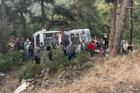 izmirde-isci-servisi-sarampole-devrildi-22-yarali-eWqe9Abr.jpg