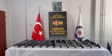 izmirde-suc-orgutlerine-yonelik-es-zamanli-operasyon-10-tutuklama-Ex3dammM.jpg