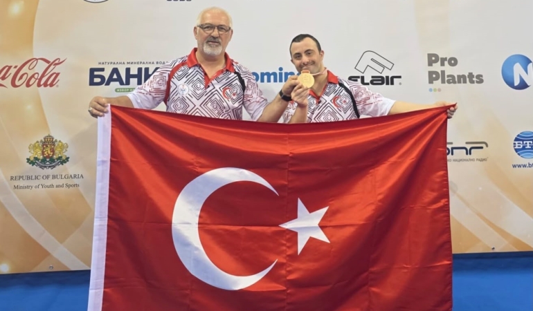 izmirli-sporcudan-tarihi-basari-zf3YFEf4.jpg