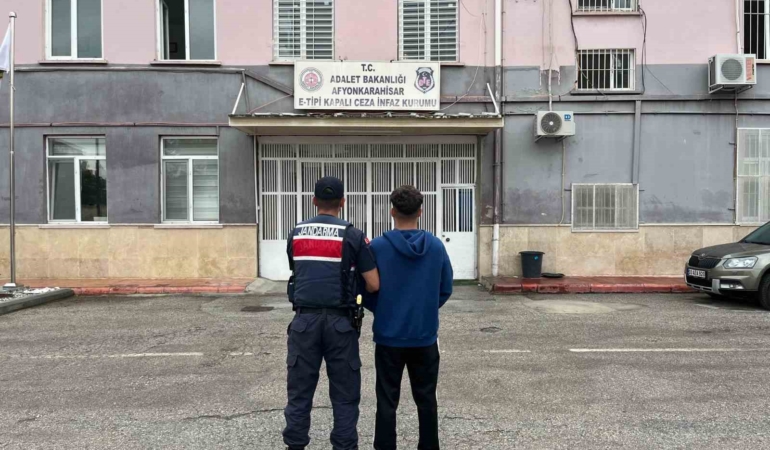 jandarma-cesitli-suclardan-aranan-40-kisiyi-yakaladi-YHSGEG57.jpg