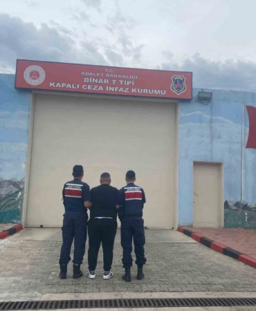 jandarma-cesitli-suclardan-aranan-48-kisiyi-yakaladi-RlfmZQKF.jpg