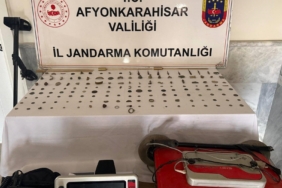 jandarma-tarihi-eser-niteligi-tasiyan-150-adet-sikke-ve-obje-ele-gecirdi-ABGzS7mK.jpg