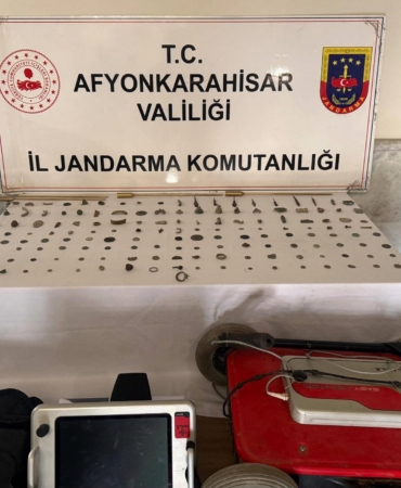 jandarma-tarihi-eser-niteligi-tasiyan-150-adet-sikke-ve-obje-ele-gecirdi-ABGzS7mK.jpg
