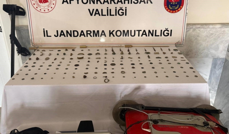 jandarma-tarihi-eser-niteligi-tasiyan-150-adet-sikke-ve-obje-ele-gecirdi-ABGzS7mK.jpg