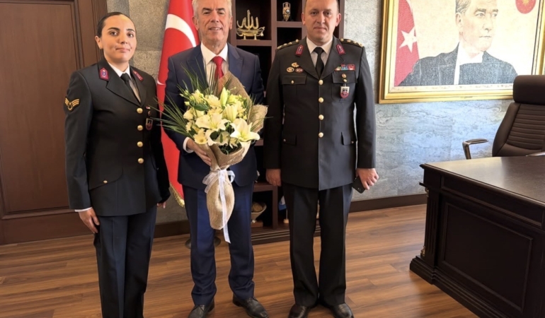 jandarma-teskilatinin-187-yilinda-kaymakam-sirmalidan-anlamli-kabul-Pdr5YzgA.jpg