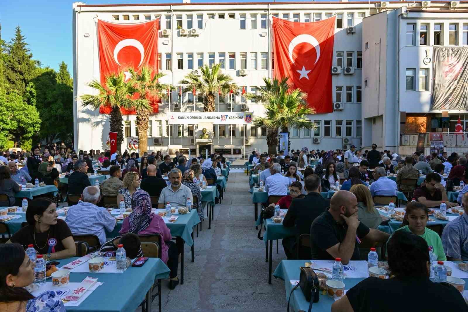 jandarmanin-187-kurulus-yili-manisada-sehit-aileleri-ve-gazilerle-kutlandi-uO3Bjxff.jpg