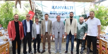 kahramanmaraslilar-bornovada-kahvaltida-bulustu-ymHxWszO.jpg