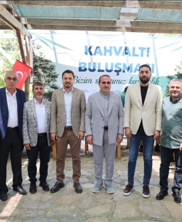 kahramanmaraslilar-bornovada-kahvaltida-bulustu-ymHxWszO.jpg