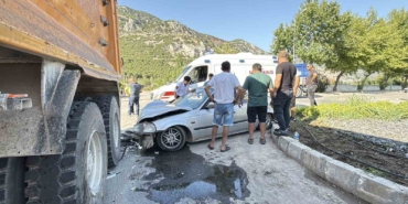 kamyona-arkadan-carpan-genc-surucu-yaralandi-jz6yJuPY.jpg
