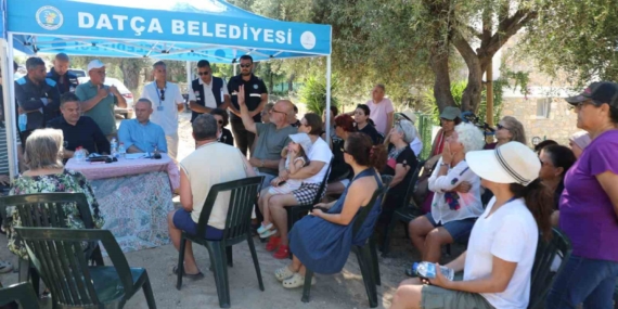 kanalizasyon-sorununun-cozuldugu-comarlikta-vatandaslarla-bir-araya-gelindi-vUF6c9ni.jpg