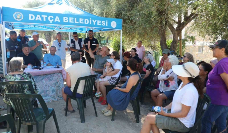 kanalizasyon-sorununun-cozuldugu-comarlikta-vatandaslarla-bir-araya-gelindi-vUF6c9ni.jpg