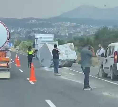 karayolunda-facianin-esiginden-donuldu-hCpOCdEq.jpg