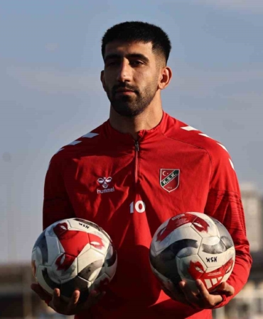 karsiyaka-erhan-ozturk-ile-yeniden-anlasti-BeKR4w5c.jpg