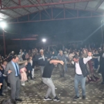 kaymakam-turker-piste-cikip-yeni-evlenen-ciftin-mutluluguna-ortak-oldu-bwGFJMeP.jpg
