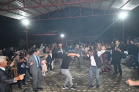 kaymakam-turker-piste-cikip-yeni-evlenen-ciftin-mutluluguna-ortak-oldu-bwGFJMeP.jpg