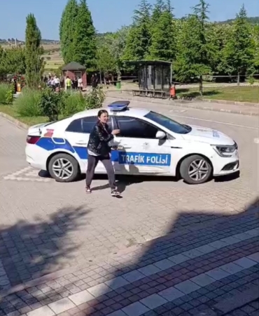 kimligi-gecersiz-cikan-ogrenci-aytye-1-dakika-kala-yetisti-SffWWtpq.jpg