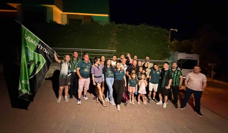 kocaelispor-taraftarlarindan-kaptanlarina-buyuk-surpriz-mWUpNSPi.jpg