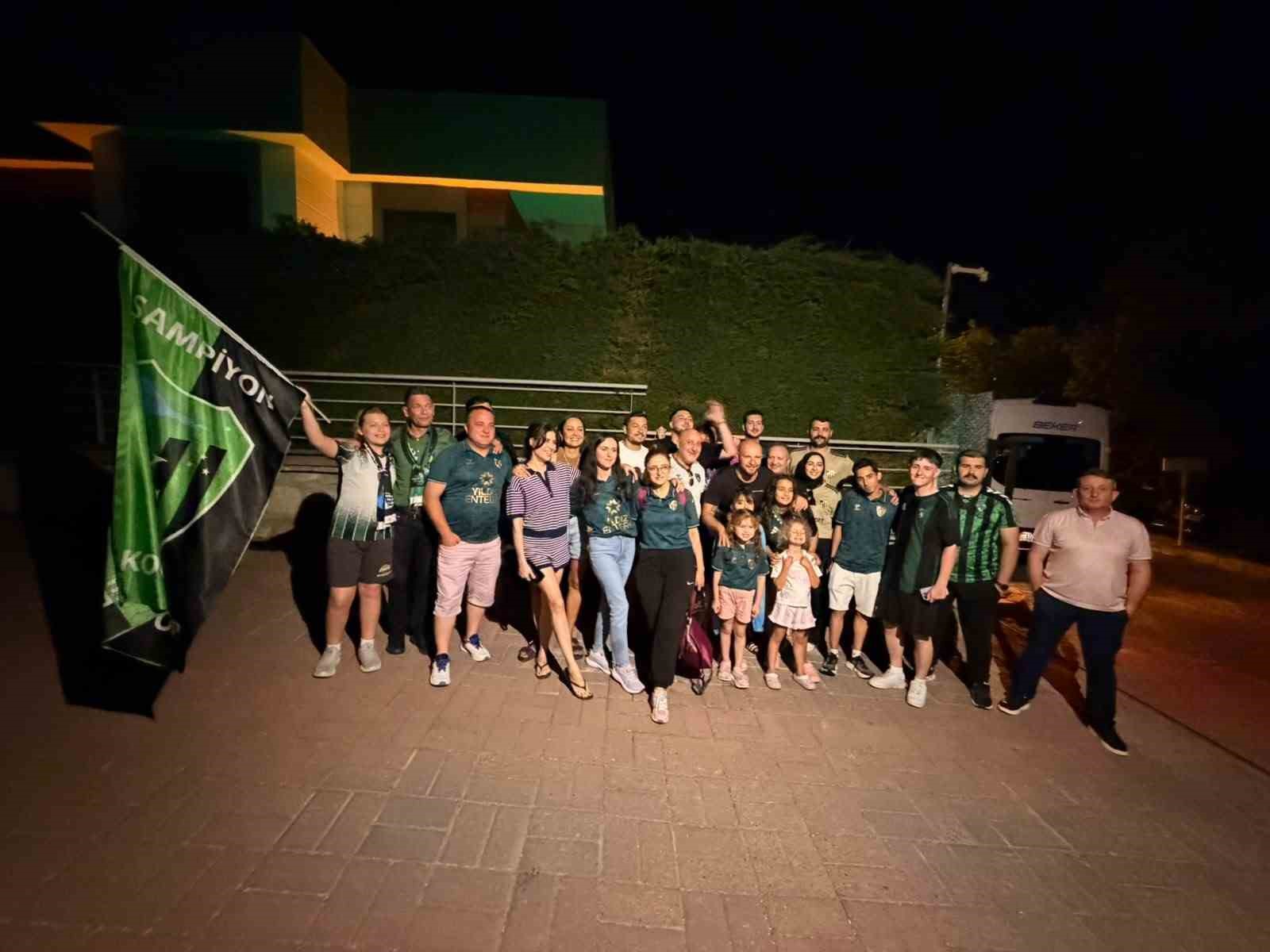 kocaelispor-taraftarlarindan-kaptanlarina-buyuk-surpriz-mWUpNSPi.jpg