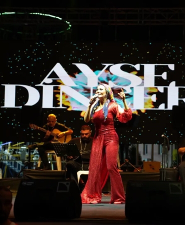 kocarlida-cam-fistigi-festivali-ayse-dincer-konseriyle-taclandi-7nXd3O6B.jpg