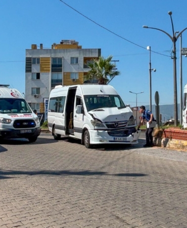 koskte-okul-servisleri-ile-otomobil-carpisti-6-yarali-ZIkTnQ6V.jpg