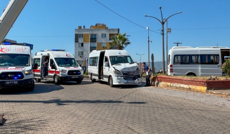 koskte-okul-servisleri-ile-otomobil-carpisti-6-yarali-ZIkTnQ6V.jpg