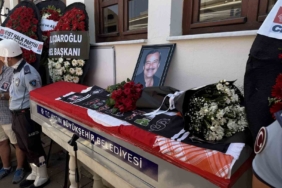 kusadasi-belediyesi-eski-baskani-berberoglu-son-yolculuguna-ugurlandi-QzFYT7sH.jpg