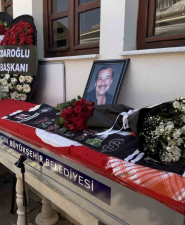 kusadasi-belediyesi-eski-baskani-berberoglu-son-yolculuguna-ugurlandi-QzFYT7sH.jpg