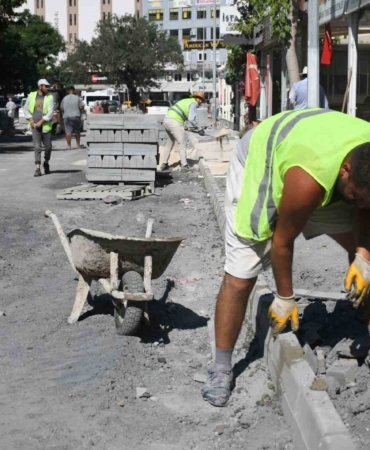 kusadasi-cumhuriyet-mahallesi-5-bin-metrekare-daha-yeni-yola-kavusacak-XWLaUfeB.jpg