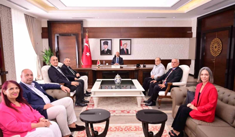 kusadasi-ticaret-odasi-yonetimi-aydin-valisi-varol-ile-gorustu-m8ty8L3w.jpg