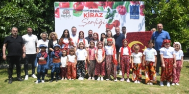 kusadasinda-kiraz-senligi-coskuyla-basladi-KHlriFWW.jpg