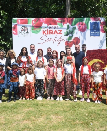 kusadasinda-kiraz-senligi-coskuyla-basladi-KHlriFWW.jpg
