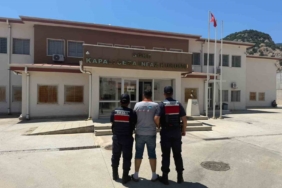 kusadasinda-uyusturucu-saticisi-yakalandi-qkKc5qsK.jpg