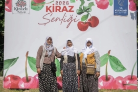 kusadasindaki-kiraz-senligi-binlerce-ziyaretciyi-agirladi-X4Kpm4ej.jpg
