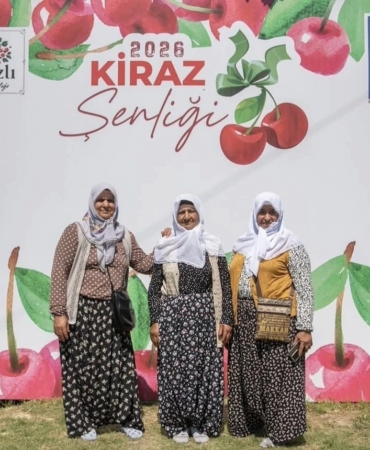kusadasindaki-kiraz-senligi-binlerce-ziyaretciyi-agirladi-X4Kpm4ej.jpg