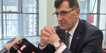 kutahya-belediye-baskani-kahveciden-meydan-kavsagindaki-agaclarin-kaldirilmasina-iliskin-aciklama-E13V1J9Q.jpg
