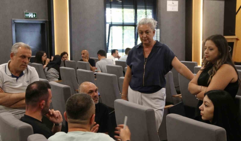 kutahya-osb-akademide-mavi-yaka-calisan-yonetimi-egitimi-duzenlendi-7RSL3sfi.jpg
