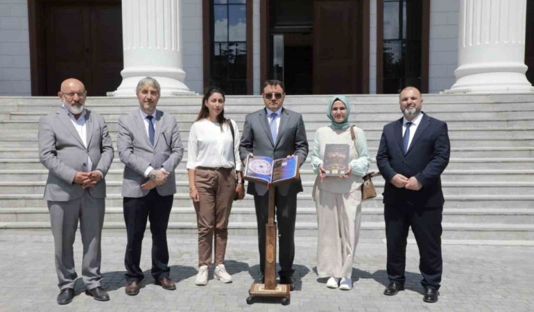 kutahya-ulu-camiinde-karekodlu-dijital-rehber-sistemi-hizmete-girdi-nLW1gLrj.jpg