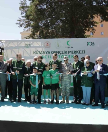 kutahya-yesilay-genclik-merkezi-ve-kafe1920-hizmete-acildi-diWrSCAK.jpg