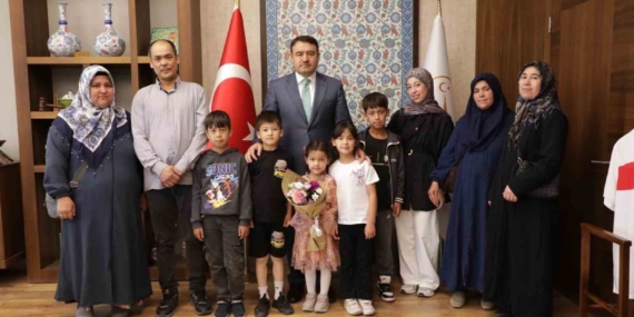 kutahyada-afgan-kardeslerin-sehitlikteki-vefa-ornegi-takdirle-karsilandi-5A4kPwsk.jpg