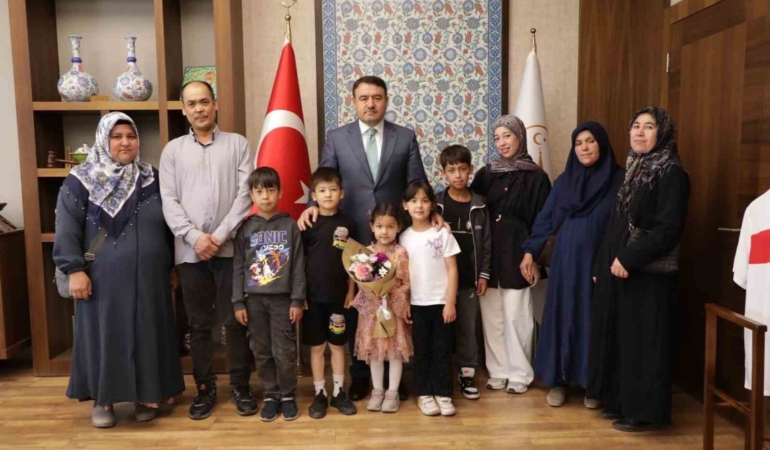 kutahyada-afgan-kardeslerin-sehitlikteki-vefa-ornegi-takdirle-karsilandi-5A4kPwsk.jpg