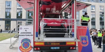 kutahyada-jandarmanin-187-yilina-ozel-trafik-guvenligi-etkinligi-ilgi-gordu-JDRgSDOT.jpg