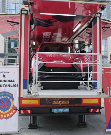 kutahyada-jandarmanin-187-yilina-ozel-trafik-guvenligi-etkinligi-ilgi-gordu-JDRgSDOT.jpg