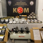 kutahyada-kacakciliga-darbe-binlerce-makaron-ve-kacak-telefon-ele-gecirildi-KHH2CUU7.jpg