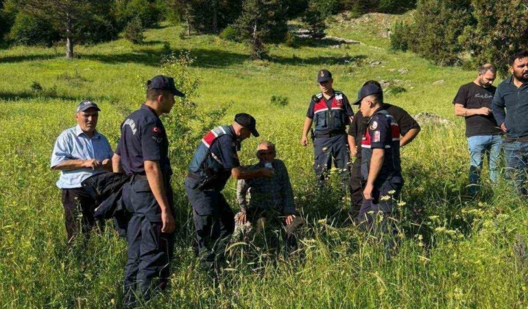 kutahyada-kayip-yasli-adam-sag-olarak-bulundu-Sji6Gywh.jpg