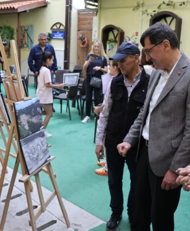 kutahyada-minik-fotografcilarin-vizorunden-buyuk-dunyalar-sergisi-acildi-sBwGUHM3.jpg