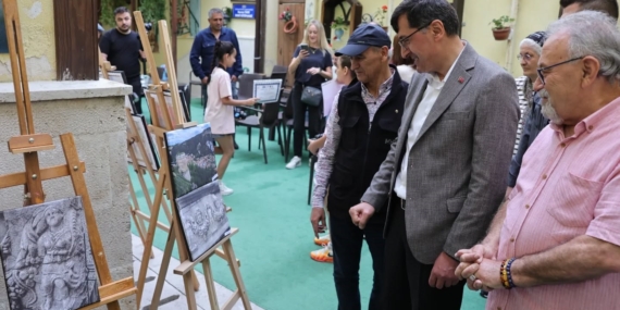 kutahyada-minik-fotografcilarin-vizorunden-buyuk-dunyalar-sergisi-acildi-sBwGUHM3.jpg